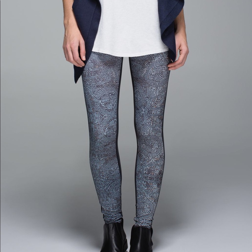 NWOT Size 6 Lululemon Limited Edition print